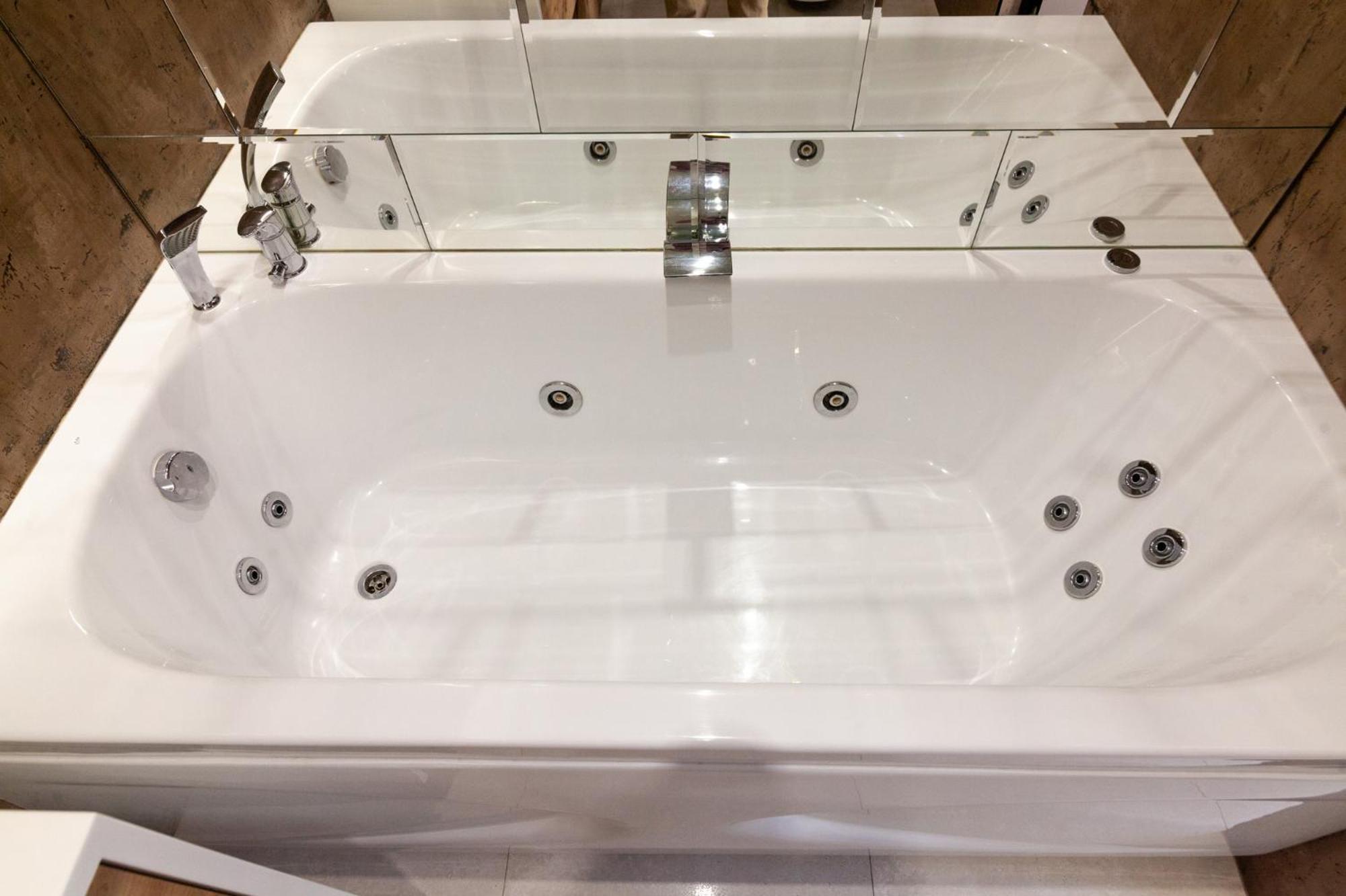 Leogrand Jacuzzi On Krakivska 26 Lägenhet Lviv Exteriör bild